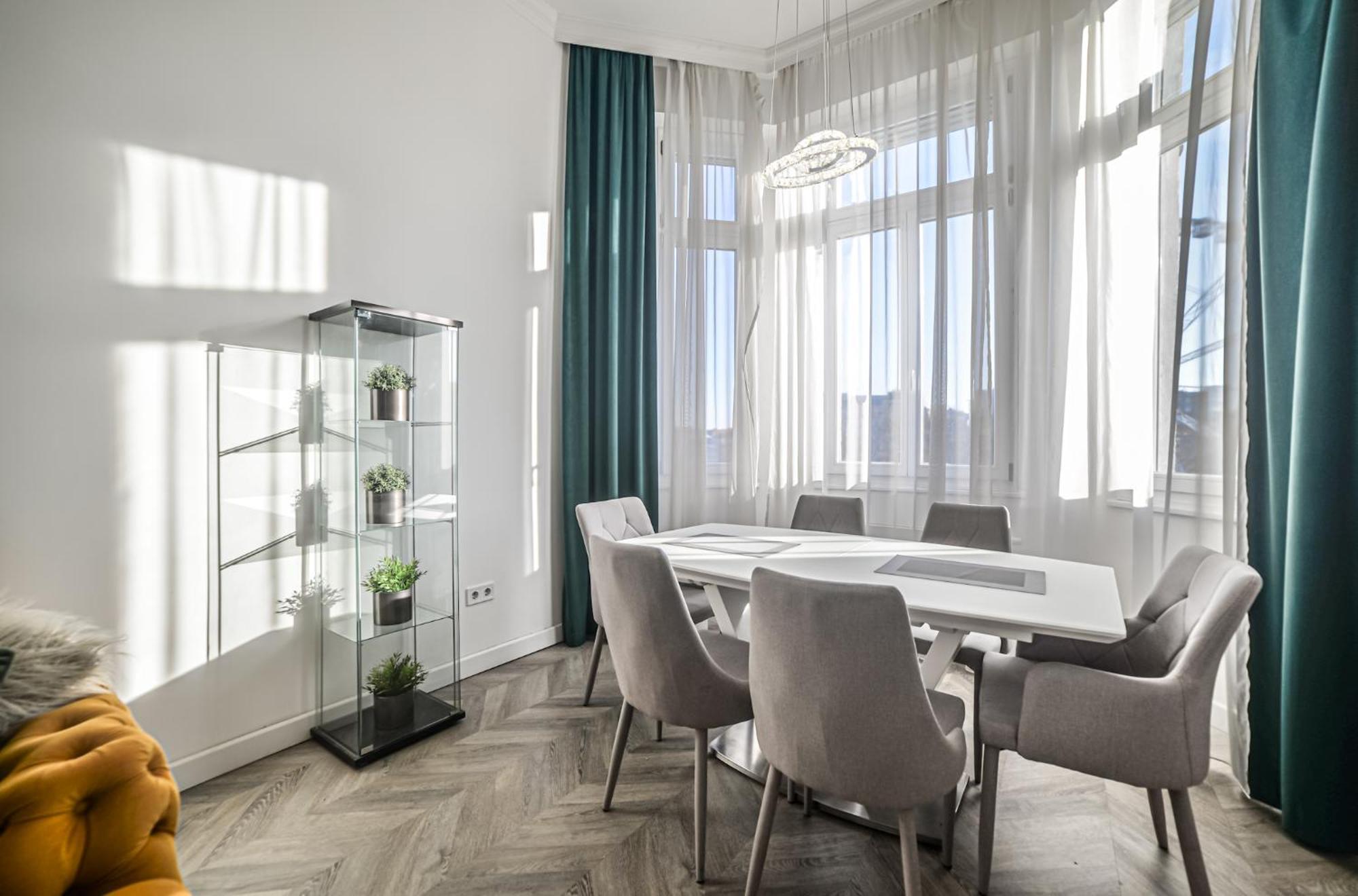 Luxury Downtown Dreams Budapeste Exterior foto