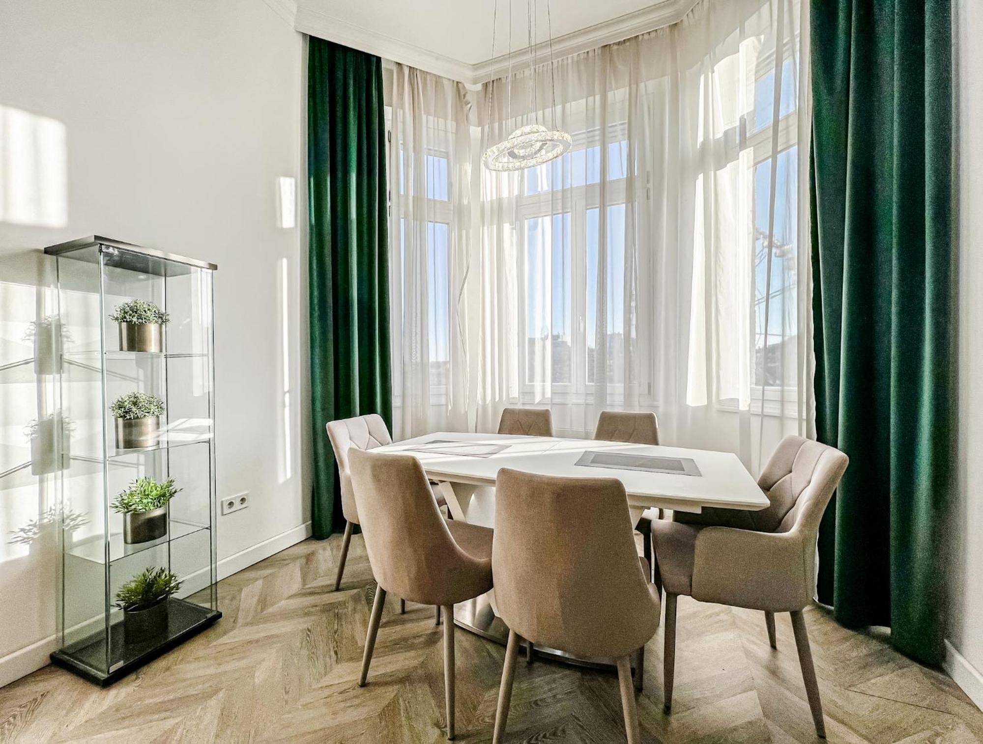 Luxury Downtown Dreams Budapeste Exterior foto